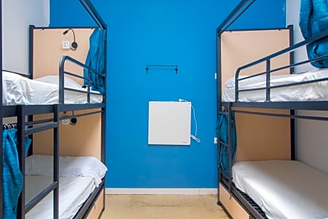Bed in 8-Bed Mixed Dormitory Room with Shared Bathroom