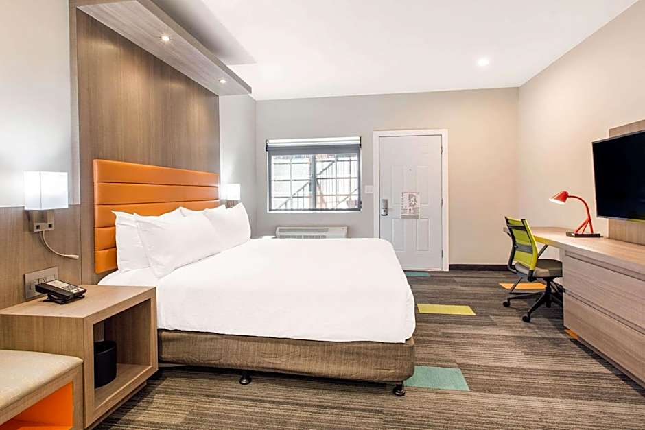 Rodeway Inn Near Melrose Ave