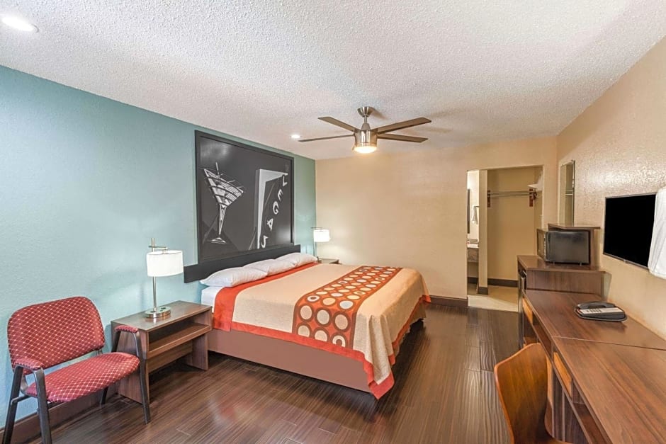Super 8 by Wyndham Austin University/Downtown Area
