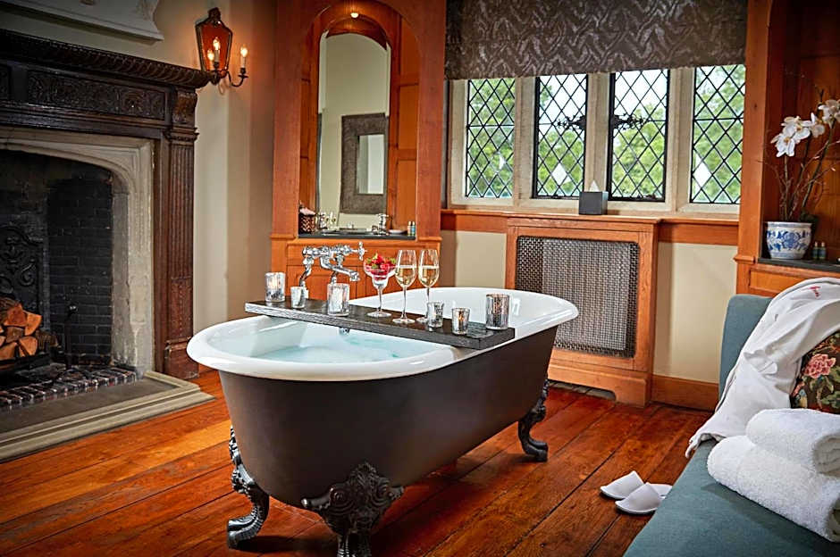 Great Fosters - Near Windsor