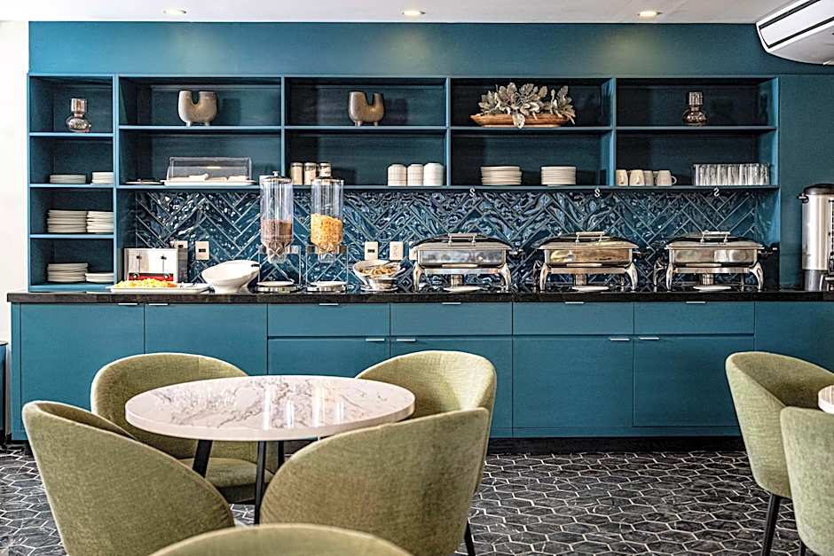 Vista Express Guadalajara Expo SureStay Collection by BW