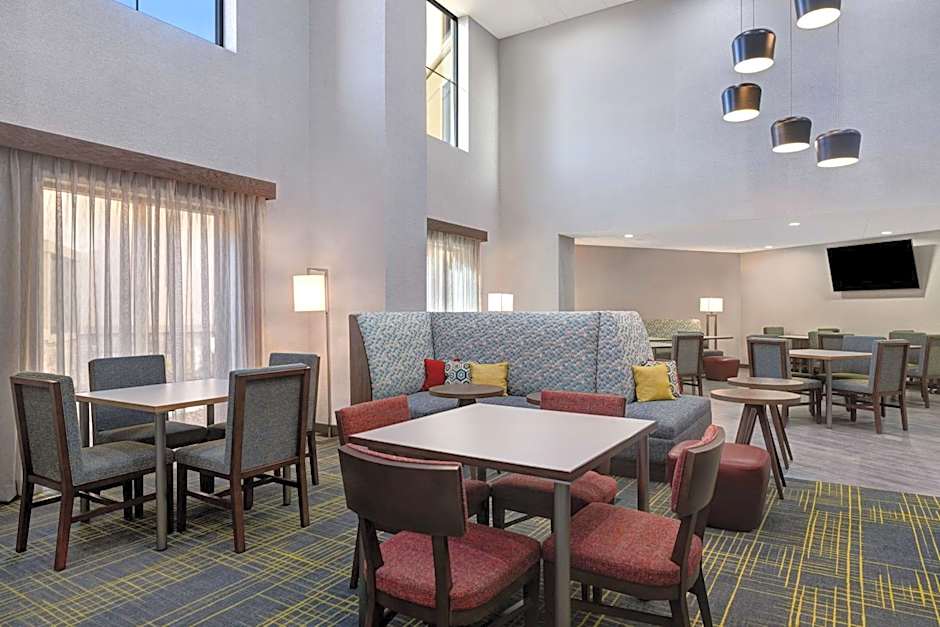 Hampton Inn By Hilton & Suites Marina