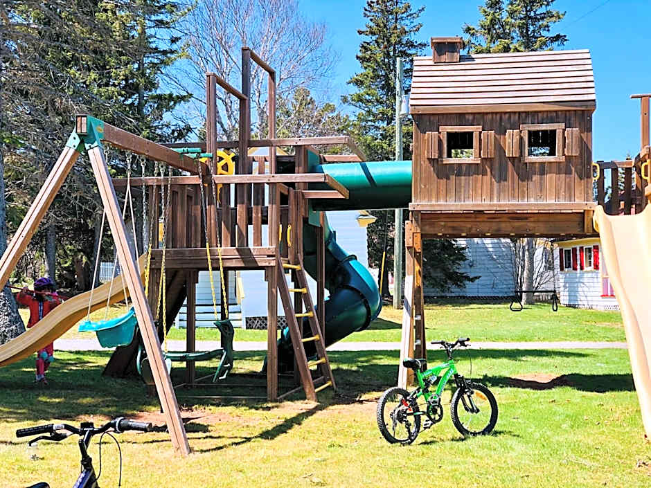 Green Gables Bungalow Court