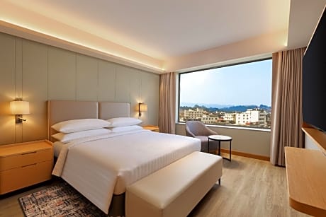 East Castle Suite, Club lounge access, 1 Bedroom Penthouse Suite, 1 King, Balcony