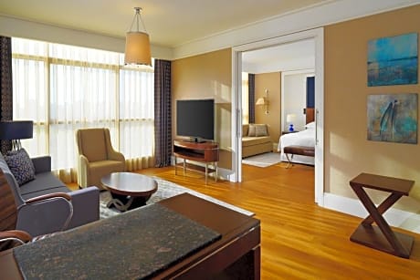 Junior Suite, Club lounge access, 1 Bedroom Suite, 1 King, River View