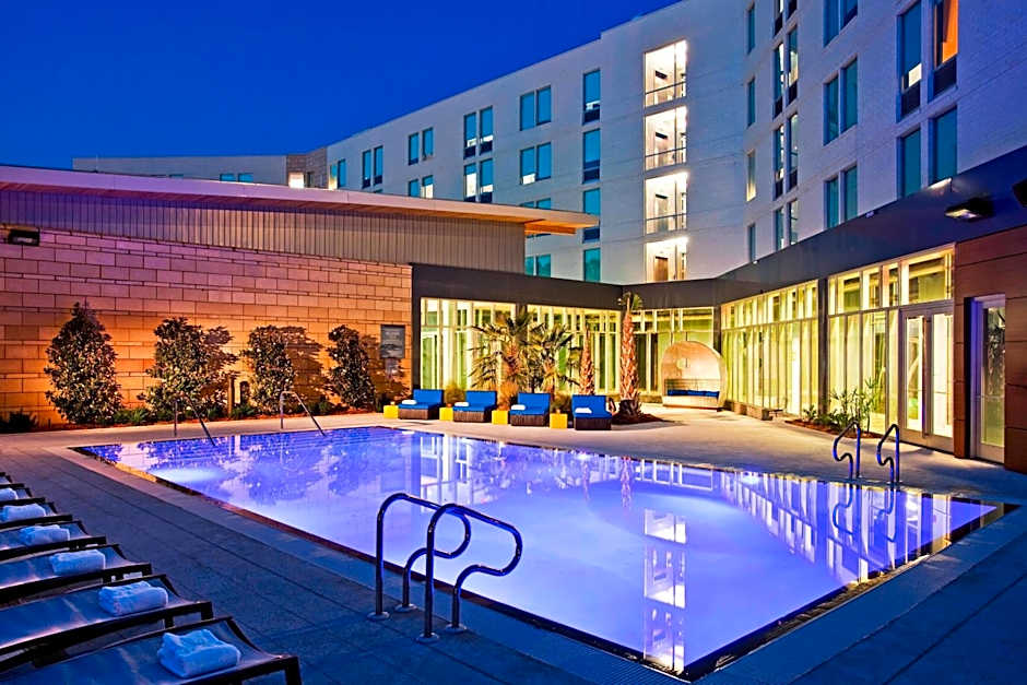 Aloft Jacksonville Tapestry Park