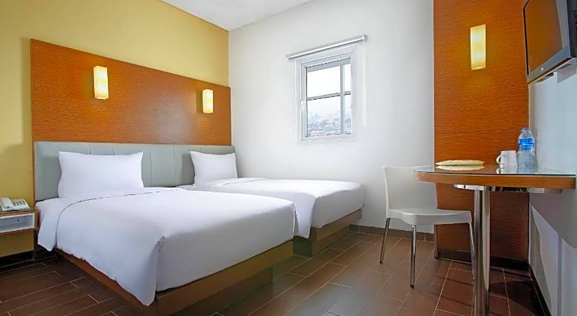 Amaris Hotel Season City