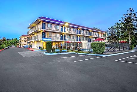 Motel 6-Kirkland, WA - North Kirkland