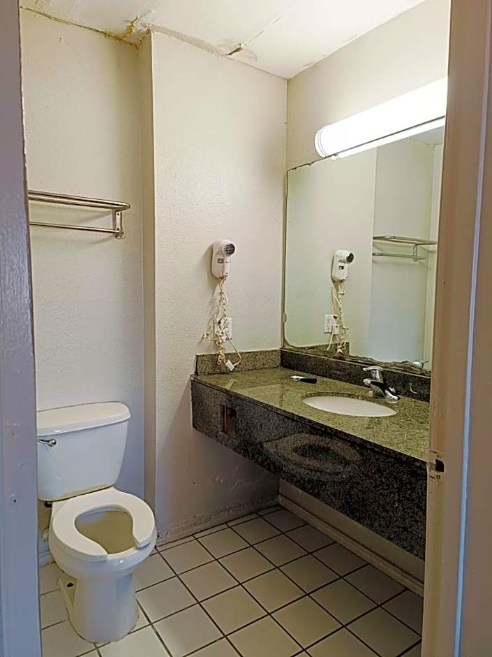 Travelers inn by OYO Wichita Falls