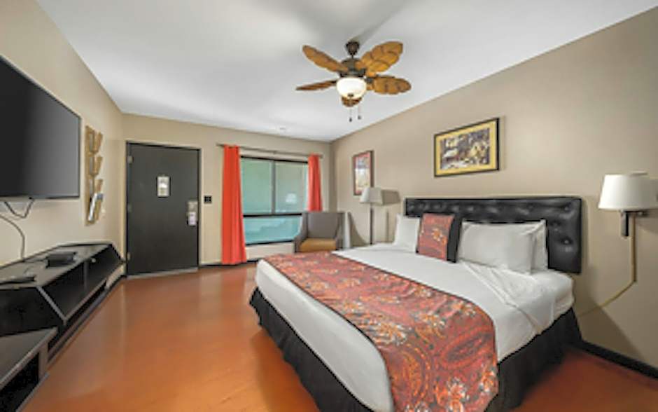 Caliente Tropics Hotel