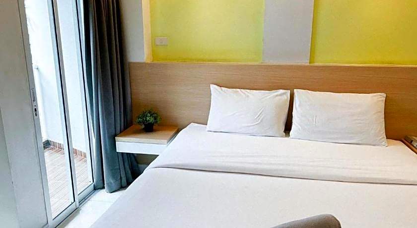 Nana Chat Bangsaen Hotel