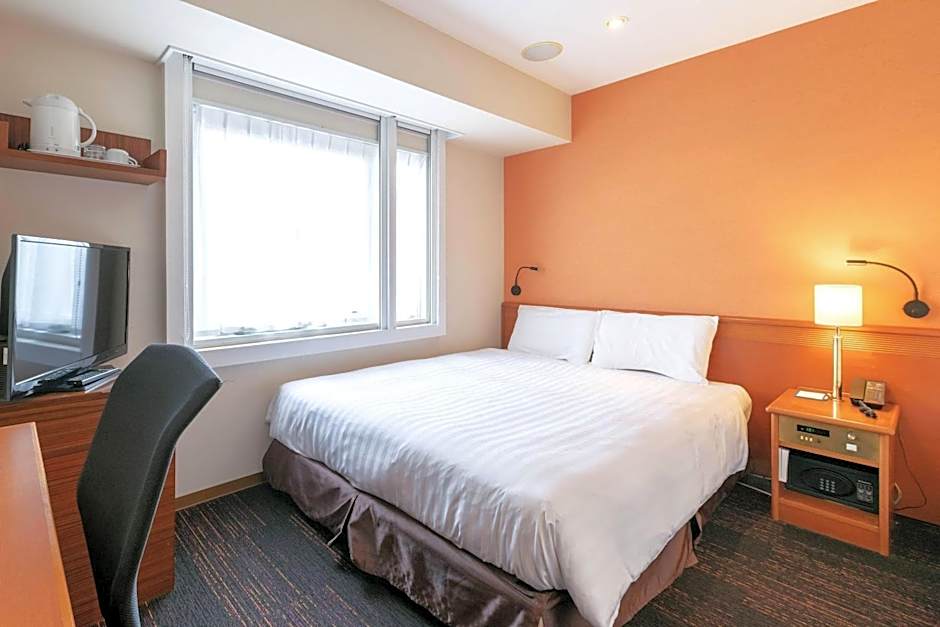 Photo 1 of 6 of 1 Queen Bed