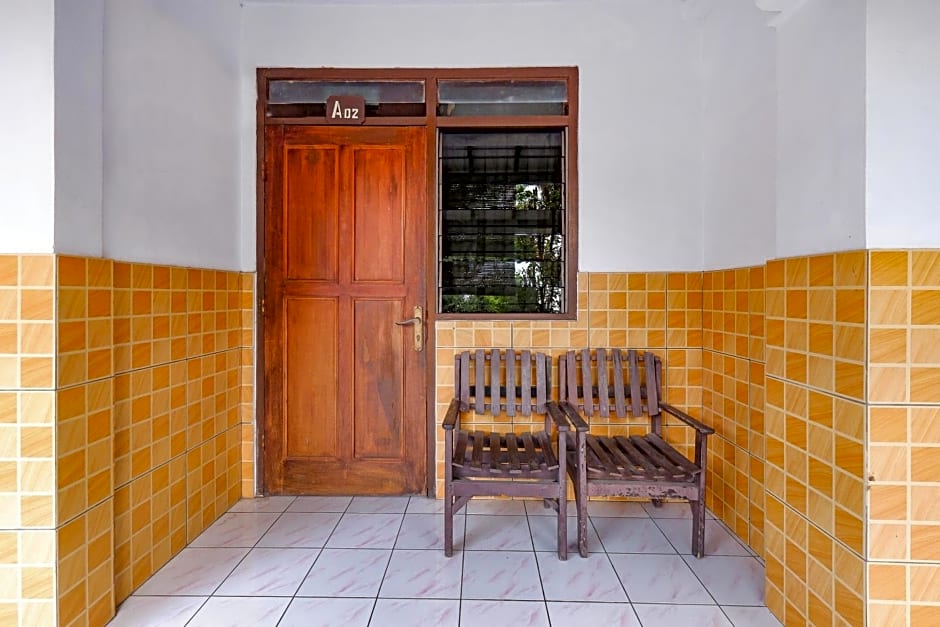 SPOT ON 2865 Sartika Inn Pati