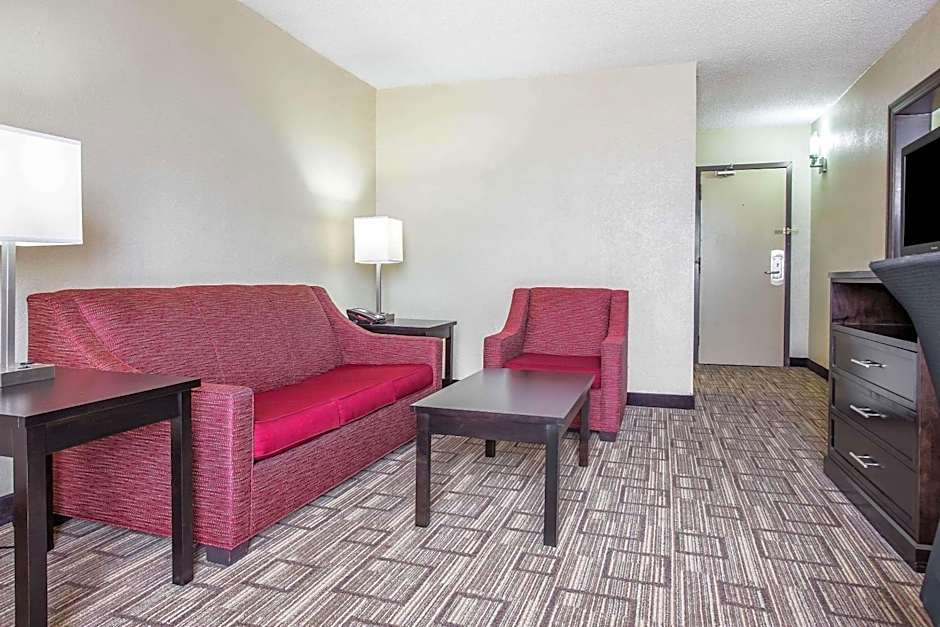 Clarion Hotel Fort Mill Near Amusement Park