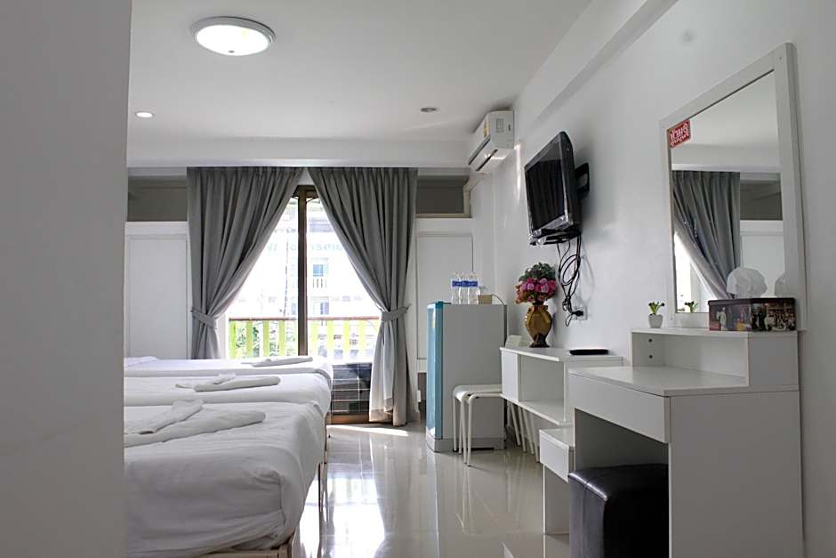 Thanyachatra Boutique.