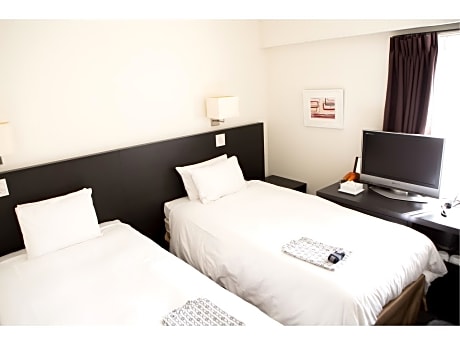 2 Single Beds, Smoking Room, High Speed Internet Access, Sofabed, Microwave And Refrigerator, Coffee