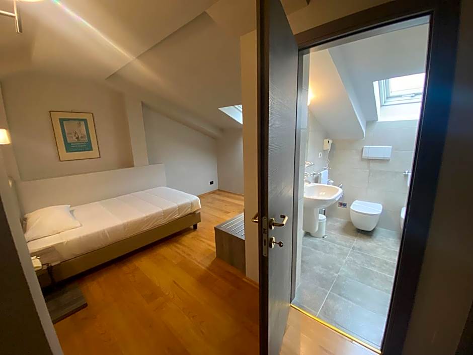 Jet Hotel