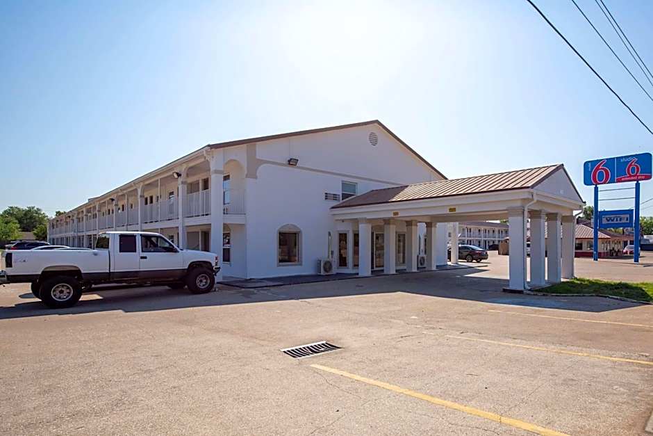 Motel 6-Bryan, TX - University Area