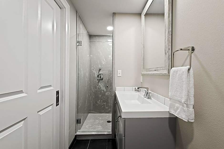 Bywater Suite Hotel
