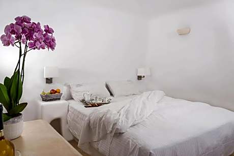 Junior Suite with Caldera View