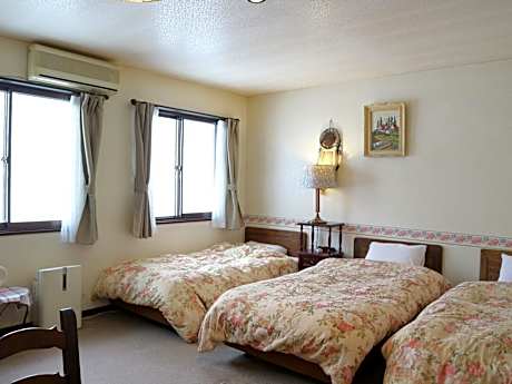 Twin Room with Private Bathroom