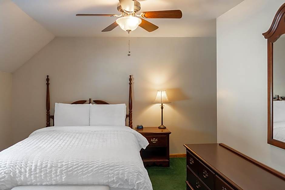 Sara Placid Inn & Suites