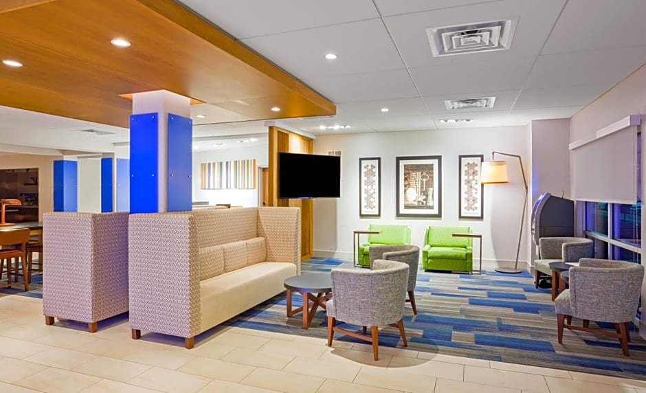 Holiday Inn Express and Suites Des Moines Downtown, an IHG Hotel