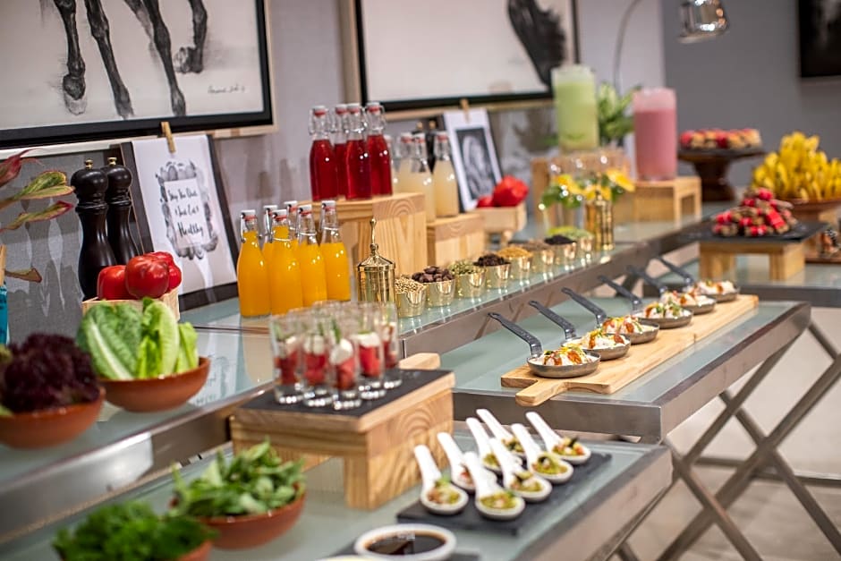 Renaissance by Marriott Bengaluru Race Course Hotel