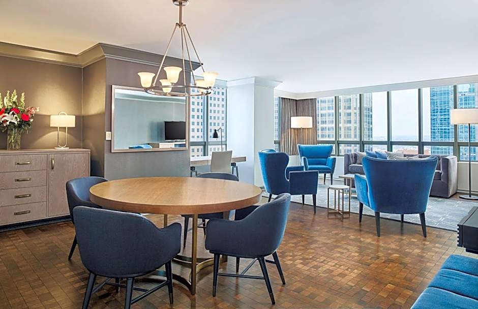 The Marquette Hotel, Curio Collection by Hilton