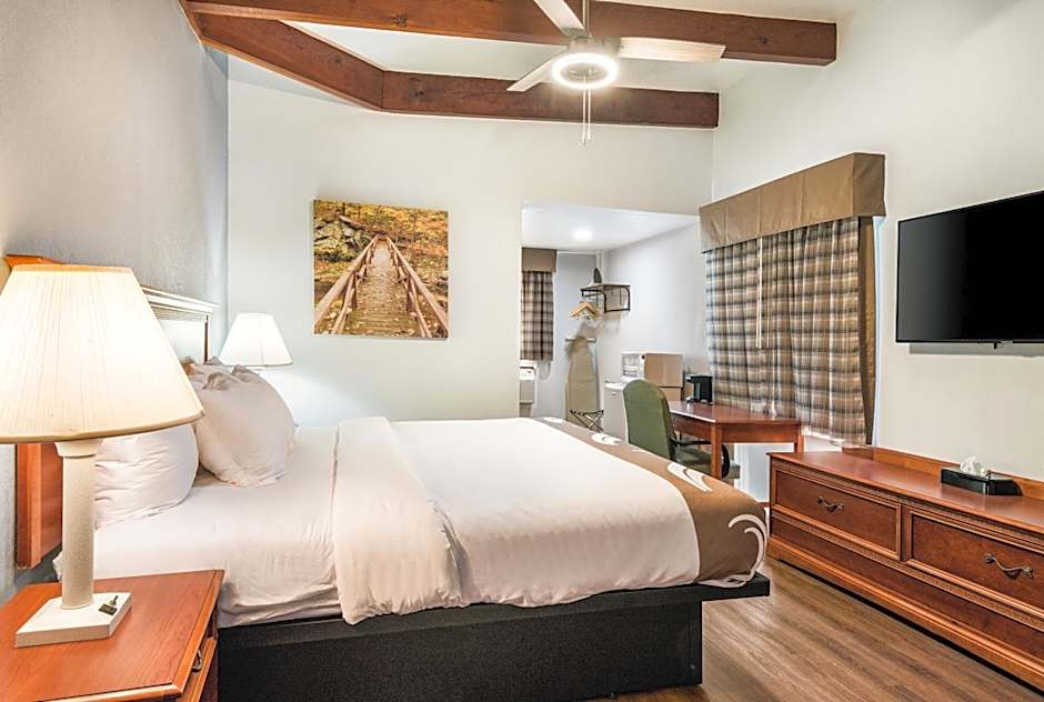 Quality Inn - On The Lake Clarksville-Boydton