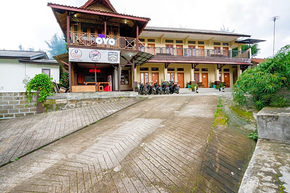 Super OYO 2961 Artana Bed & Breakfast