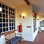 McNevins Warwick Motel