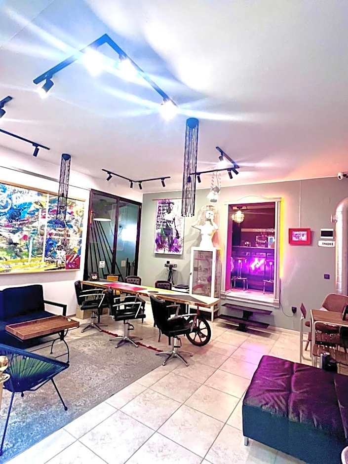 Swed Cab Embassy HoStel