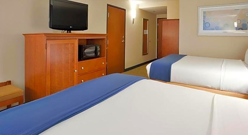 Holiday Inn Express & Suites Fredericksburg By IHG