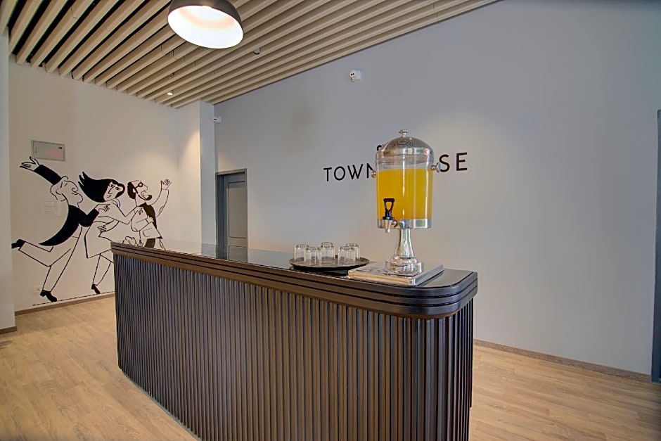 Townhouse Sector 49 Near Logix city centre