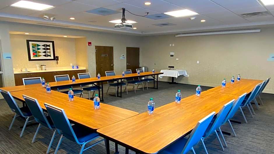 Holiday Inn Express & Suites Toledo South - Perrysburg by IHG