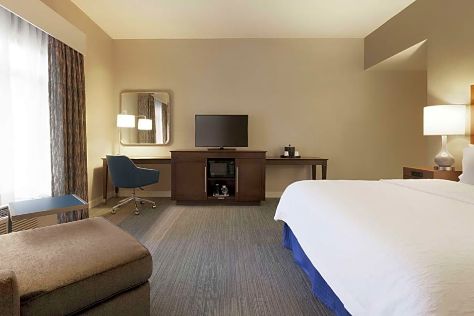 Hampton Inn & Suites Nashville-Downtown