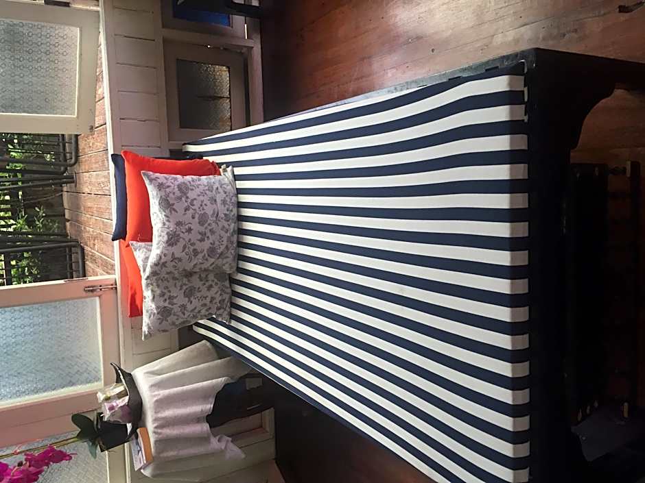 At Casa Guesthouse Amphawa