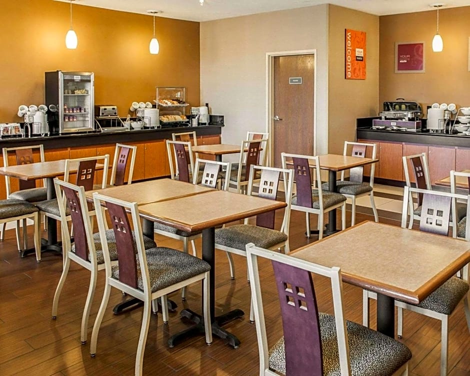 Quality Suites NE Indianapolis Fishers