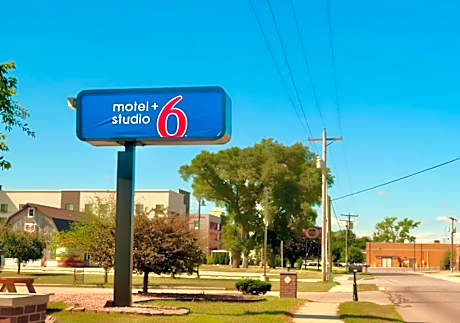 Motel 6 Elkhart, IN