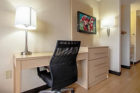 Premium 2 Full Beds Smoke Free (Upgraded Bedding & Snack)