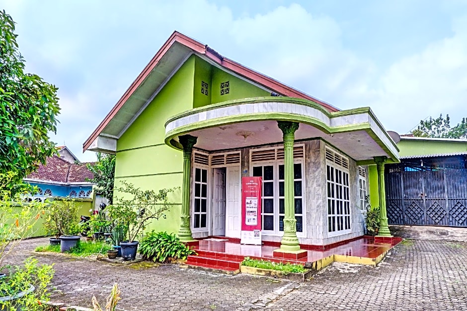 SPOT ON 91980 Kost Beringin 4