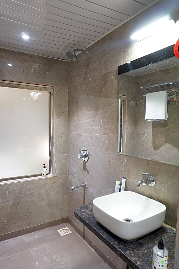 Treebo Trend Classic Grande, Camp