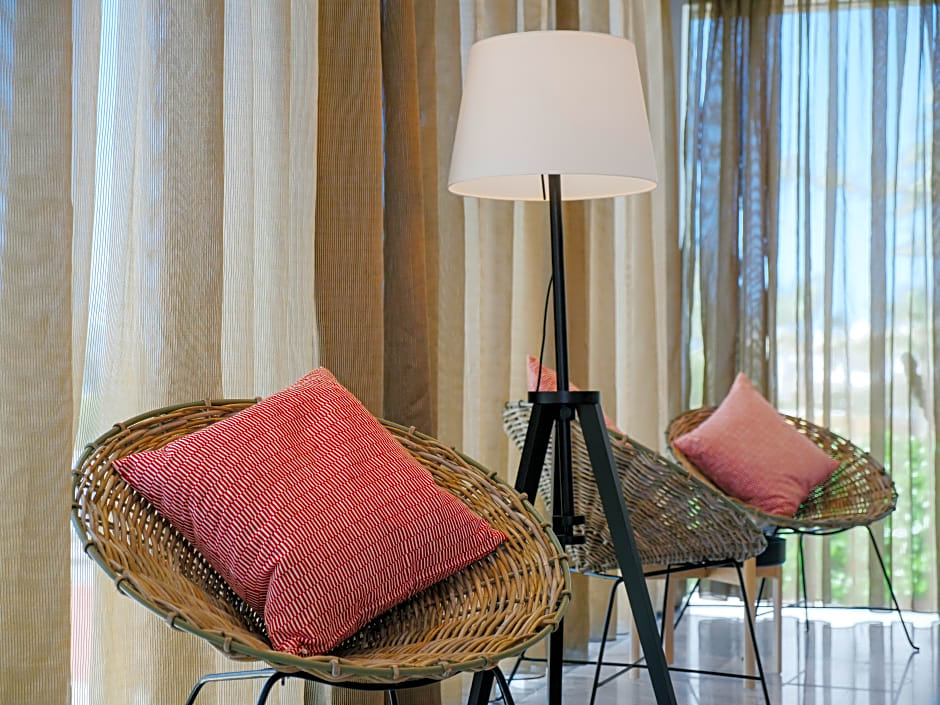 Topázio Vibe Beach Hotel & Apartments