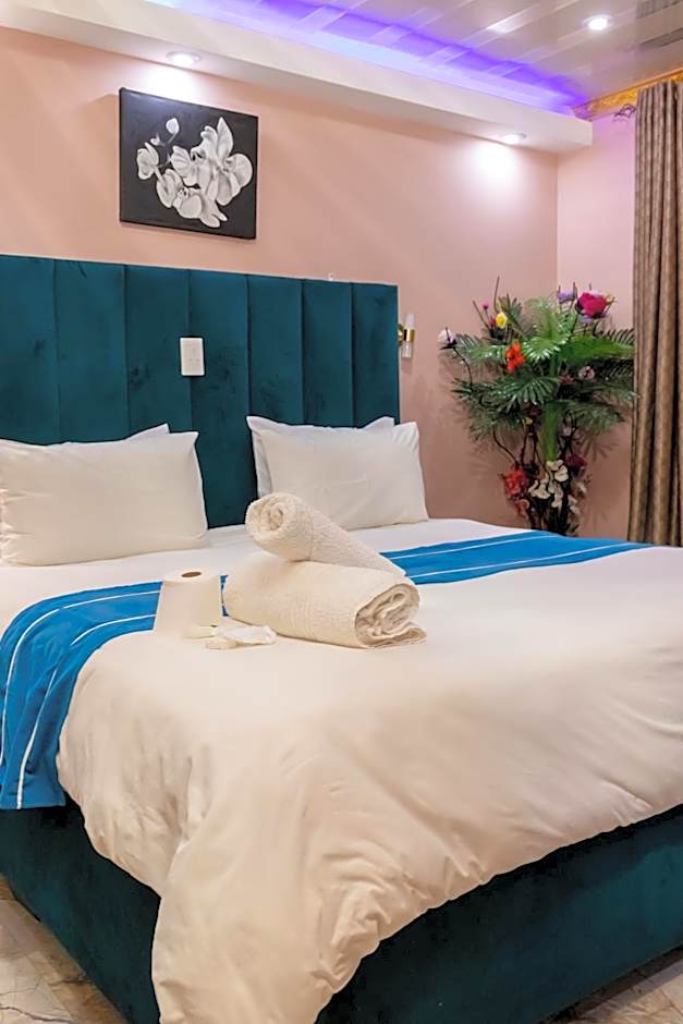 Gold Crown International Hotel