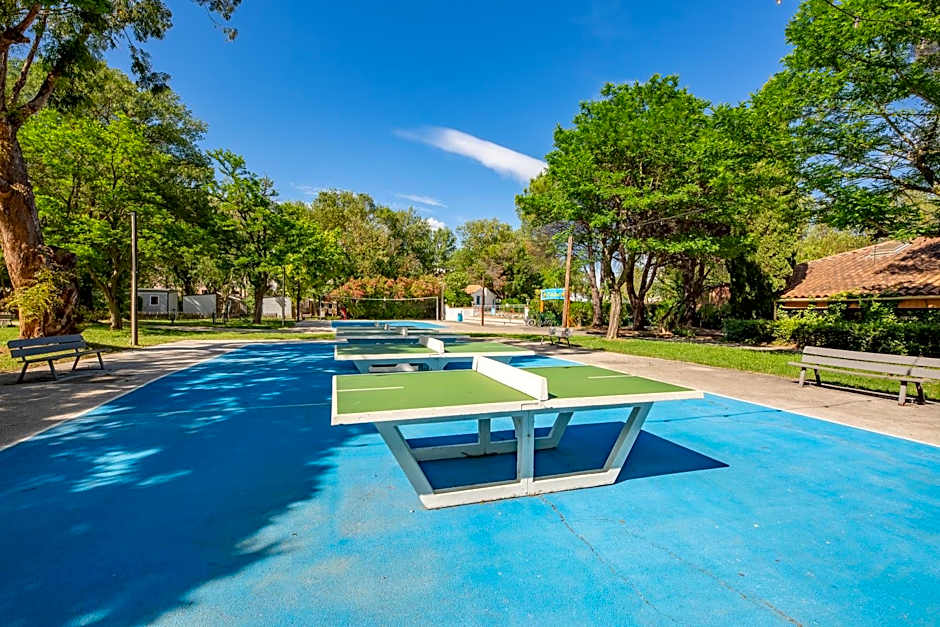 Marina Hotel Club