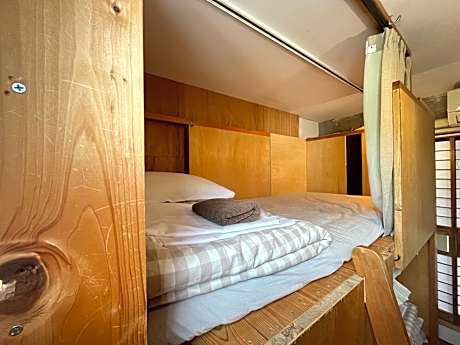 Bunk Bed in Mixed Dormitory Room