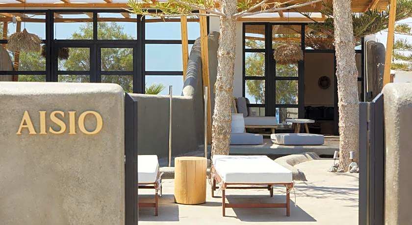 Oscar Beachfront Suites