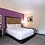 La Quinta Inn & Suites by Wyndham Portland DT/Maine Med