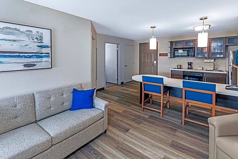 Candlewood Suites Topeka Hotel By IHG